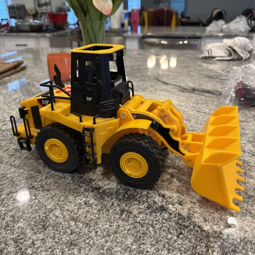 CAT Caterpillar Bulldozer Construction Vehicle moves Sounds Lights Works 12"L